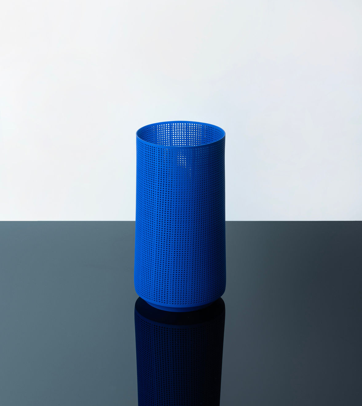 Niisato Akio, Blue perforated vessel, 2021