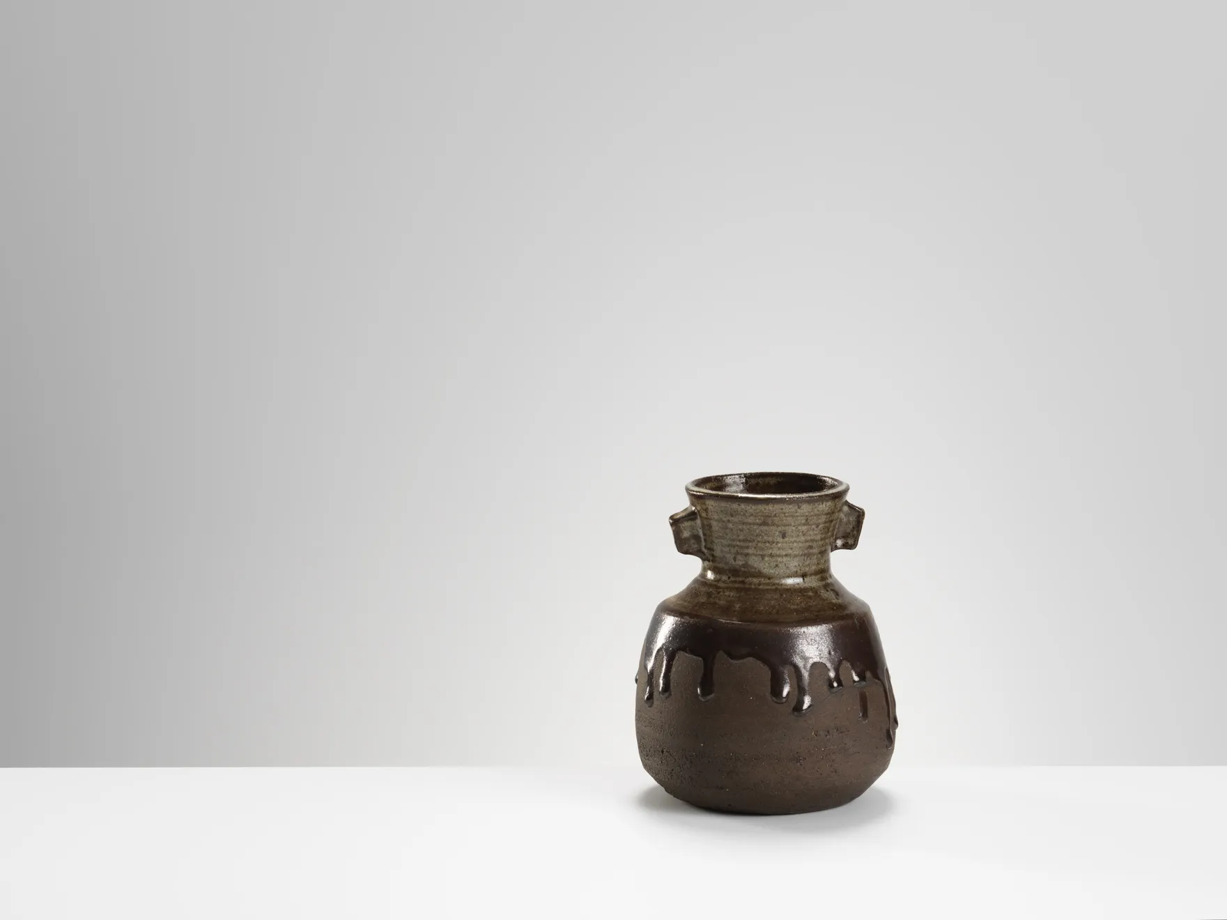 Janet Leach, Vase with lugs