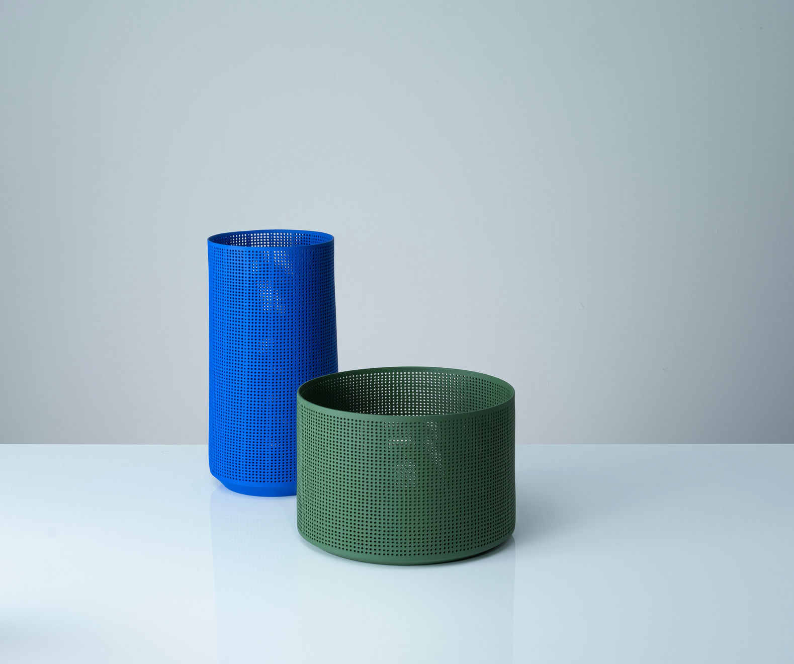 Niisato Akio, Blue perforated vessel, 2021