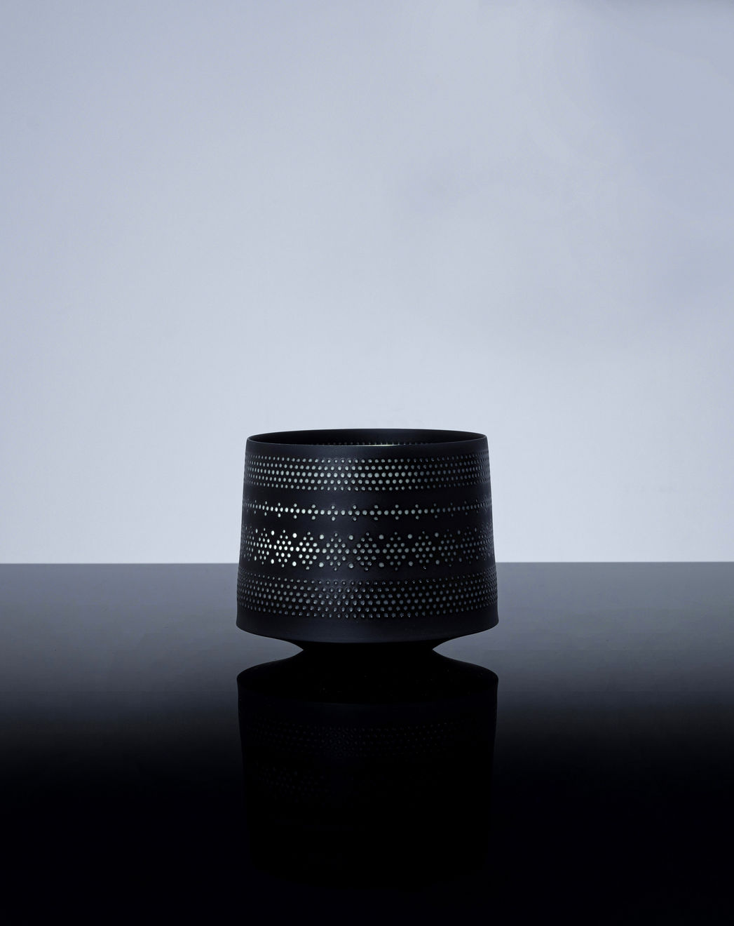 Niisato Akio, Luminescent Vessel, Black Tea bowl, 2021