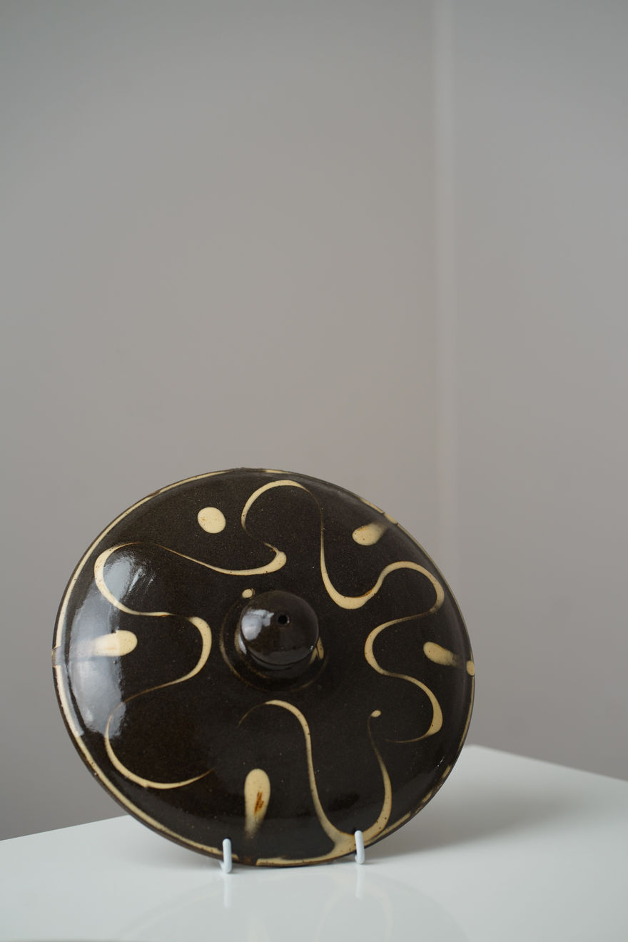 Winchcombe pottery, Early lidded pot