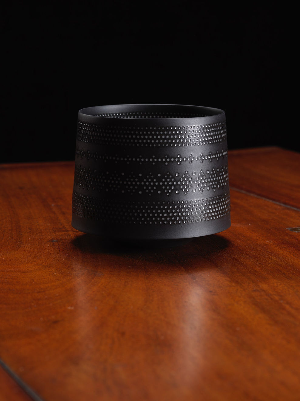 Niisato Akio, Luminescent Vessel, Black Tea bowl, 2021