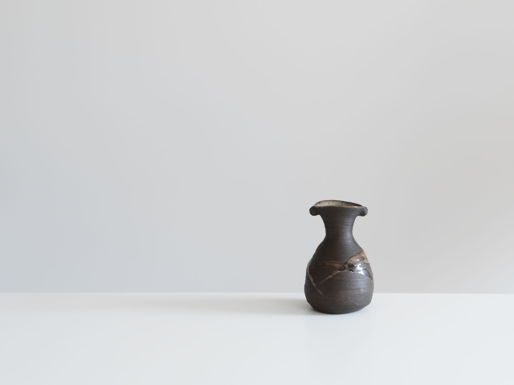 Janet Leach, Vase with lugs