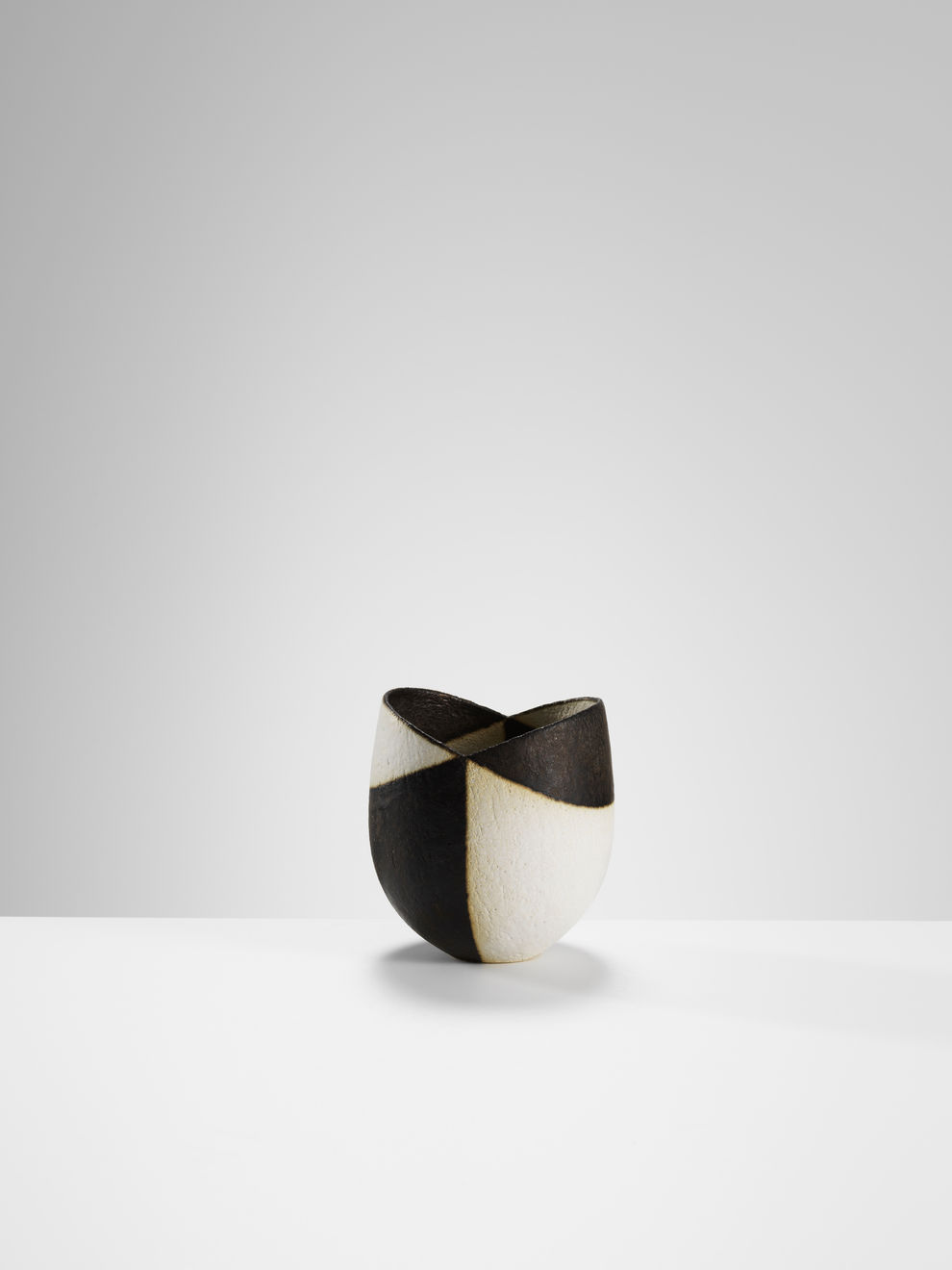 John Ward, 'V' Rim Pot