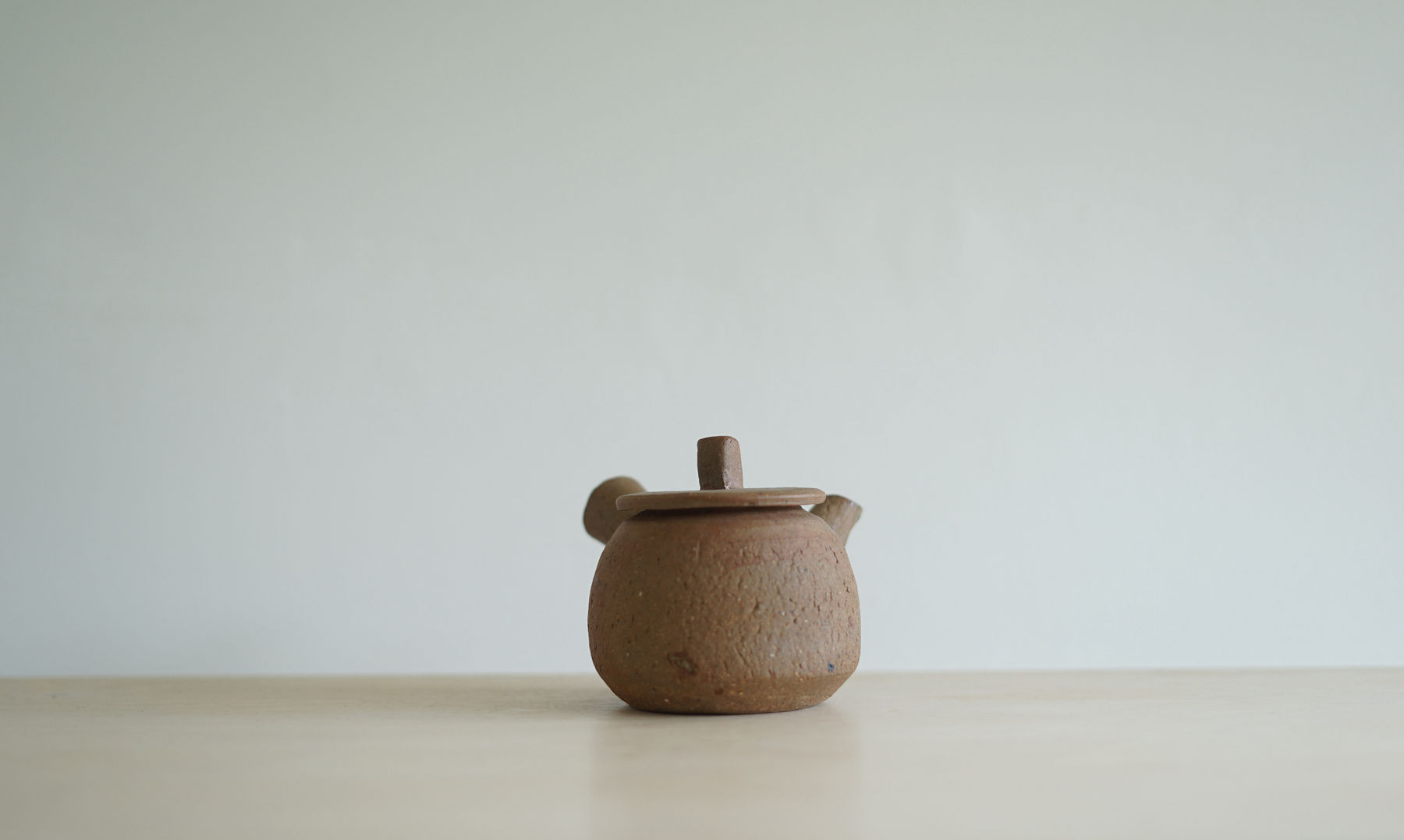 Janet Leach, Teapot with side handle