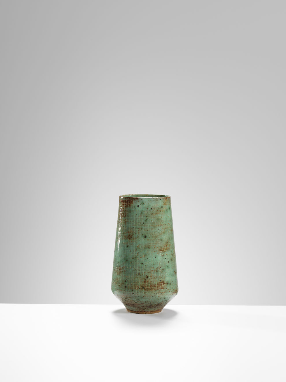 Lucie Rie, Green glazed vase decorated with lines, c. 1954/5