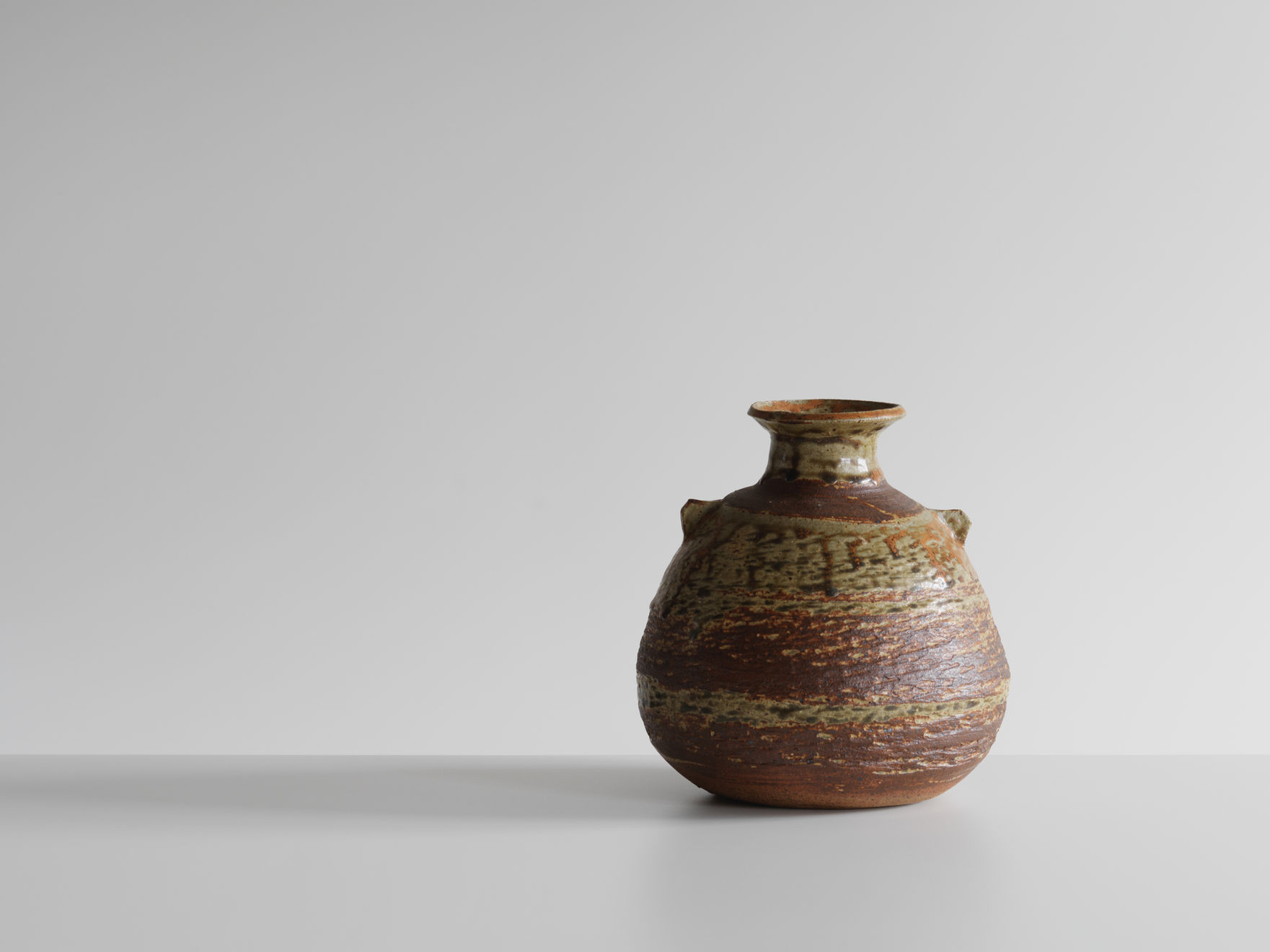 Janet Leach, Pot with lugs, 1986