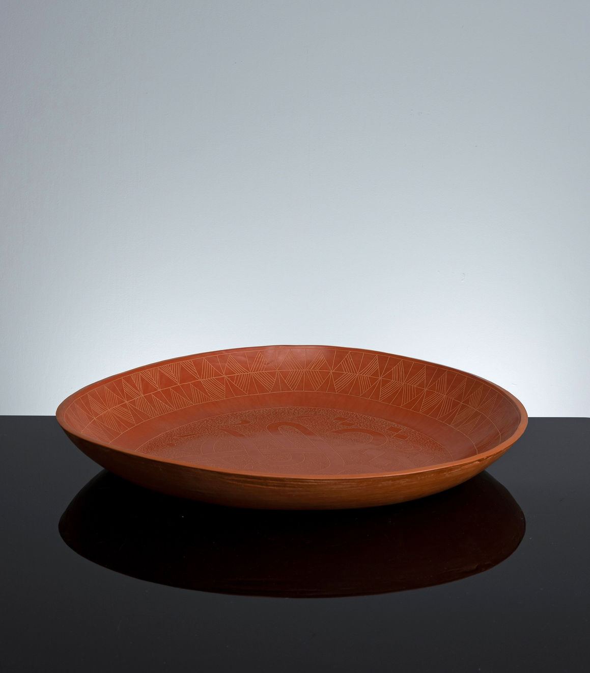 Siddig El Nigoumi, Large triangular dish, 1979