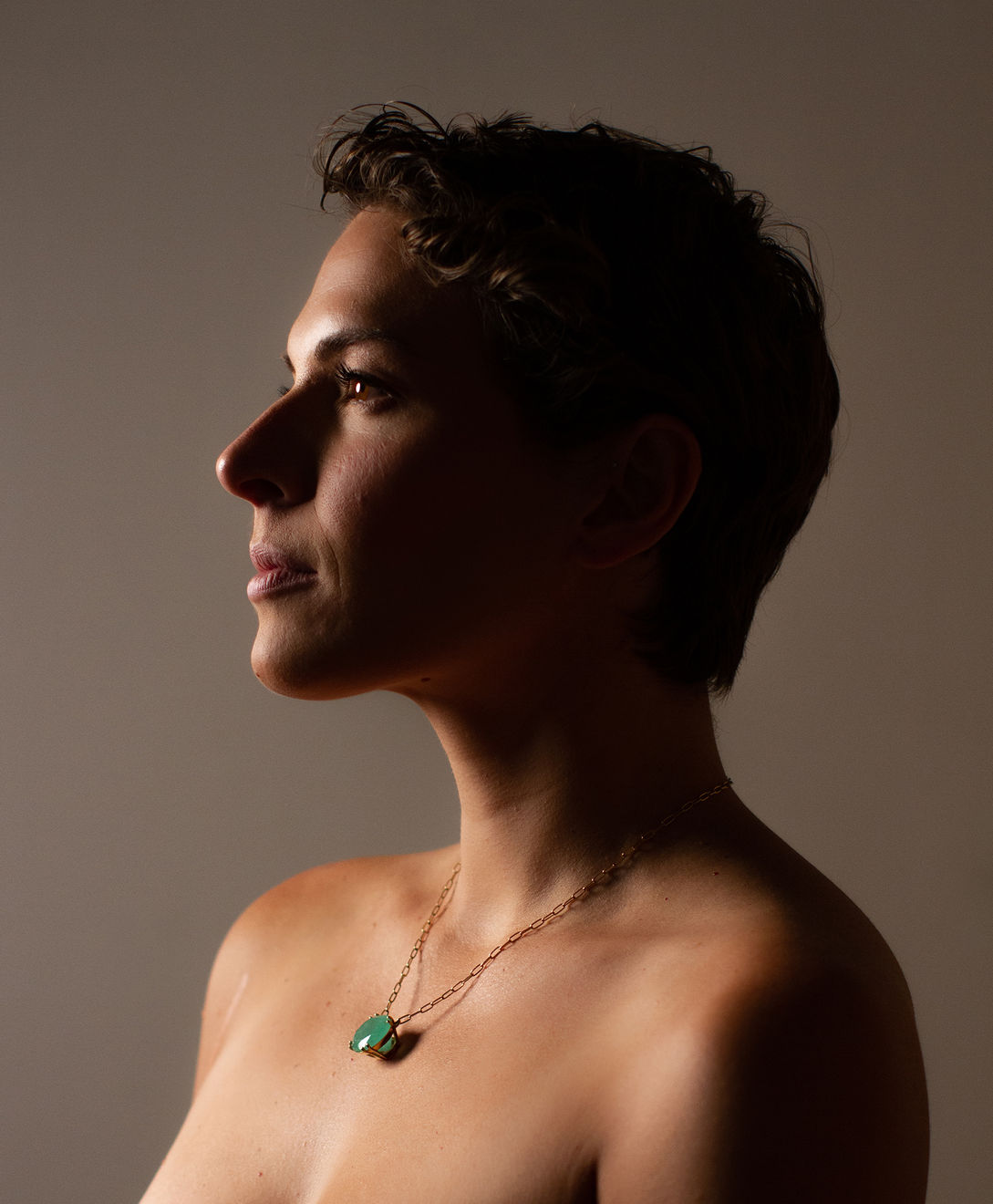 14k yellow gold, oval columbian emerald necklace by Fringe gallery studio jeweler Jane Pope