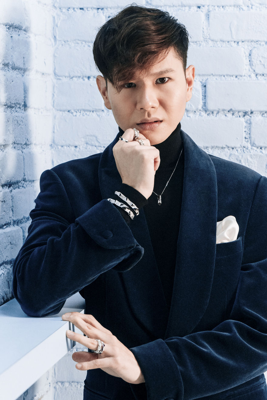 Simone, Jouer: Edgy Bangle