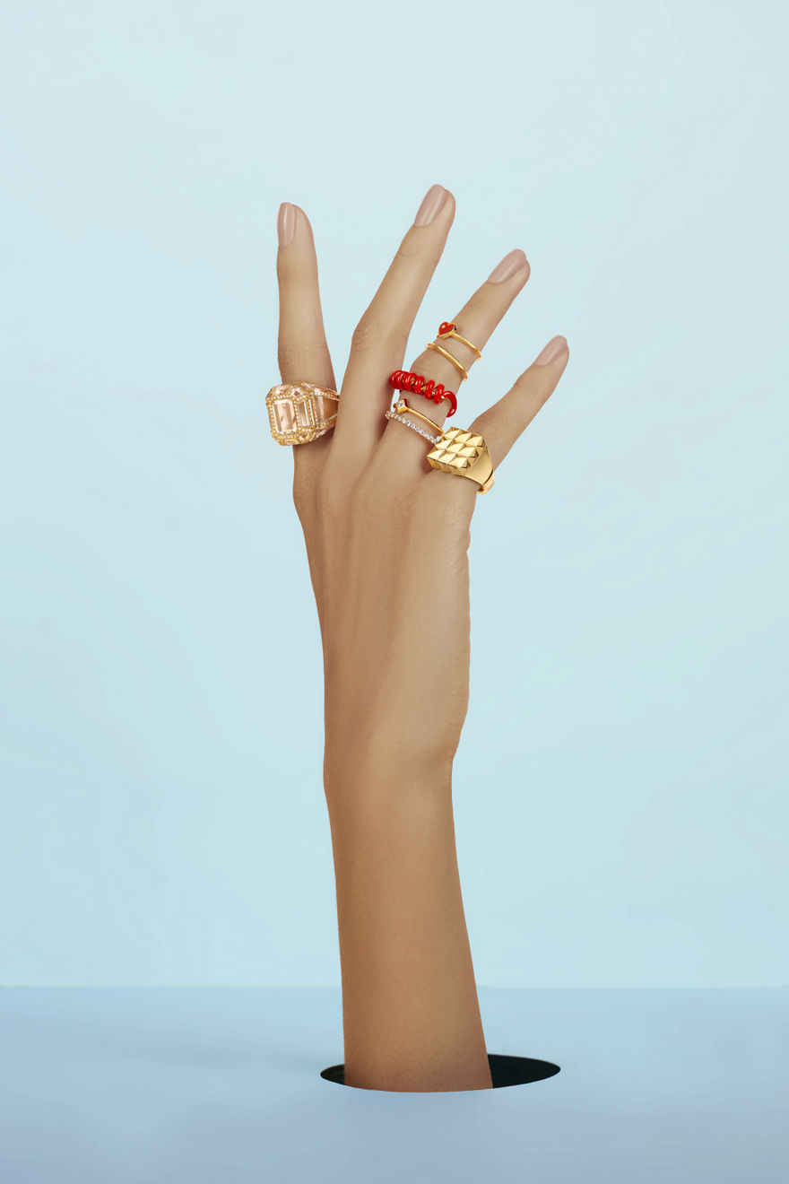 Aisha Baker, Holiday XO: Portas