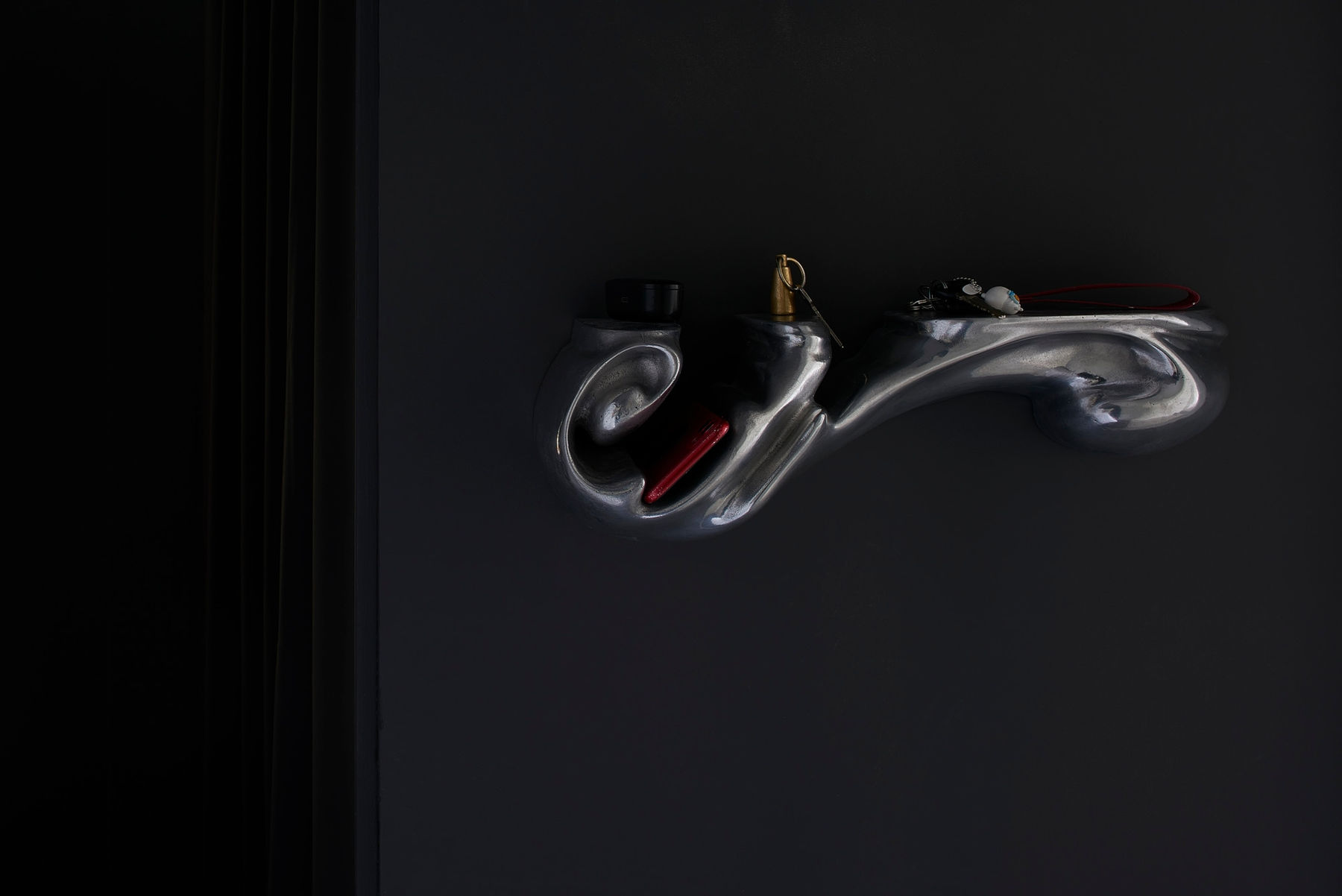 Marija Puipaitė & Vytautas Gečas, Collaboration: Lentynėlė iš ciklo "Romance & Gravity" Shelf , 2022