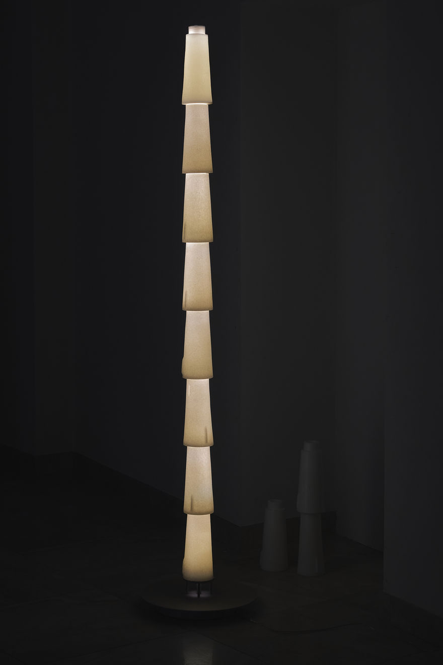 Daydreaming Objects, Baltasis kamienas / White Stem, 2025