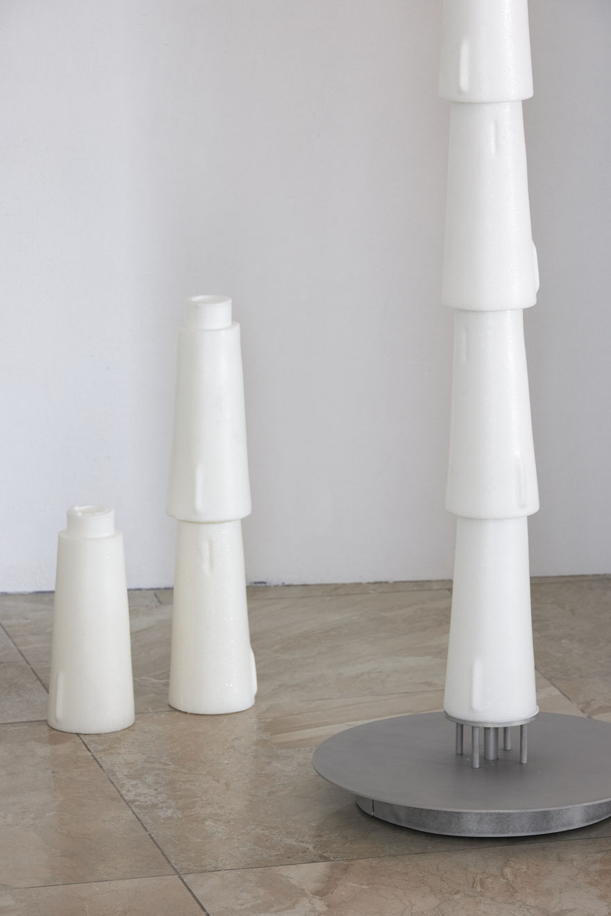 Daydreaming Objects, Baltasis kamienas / White Stem, 2025