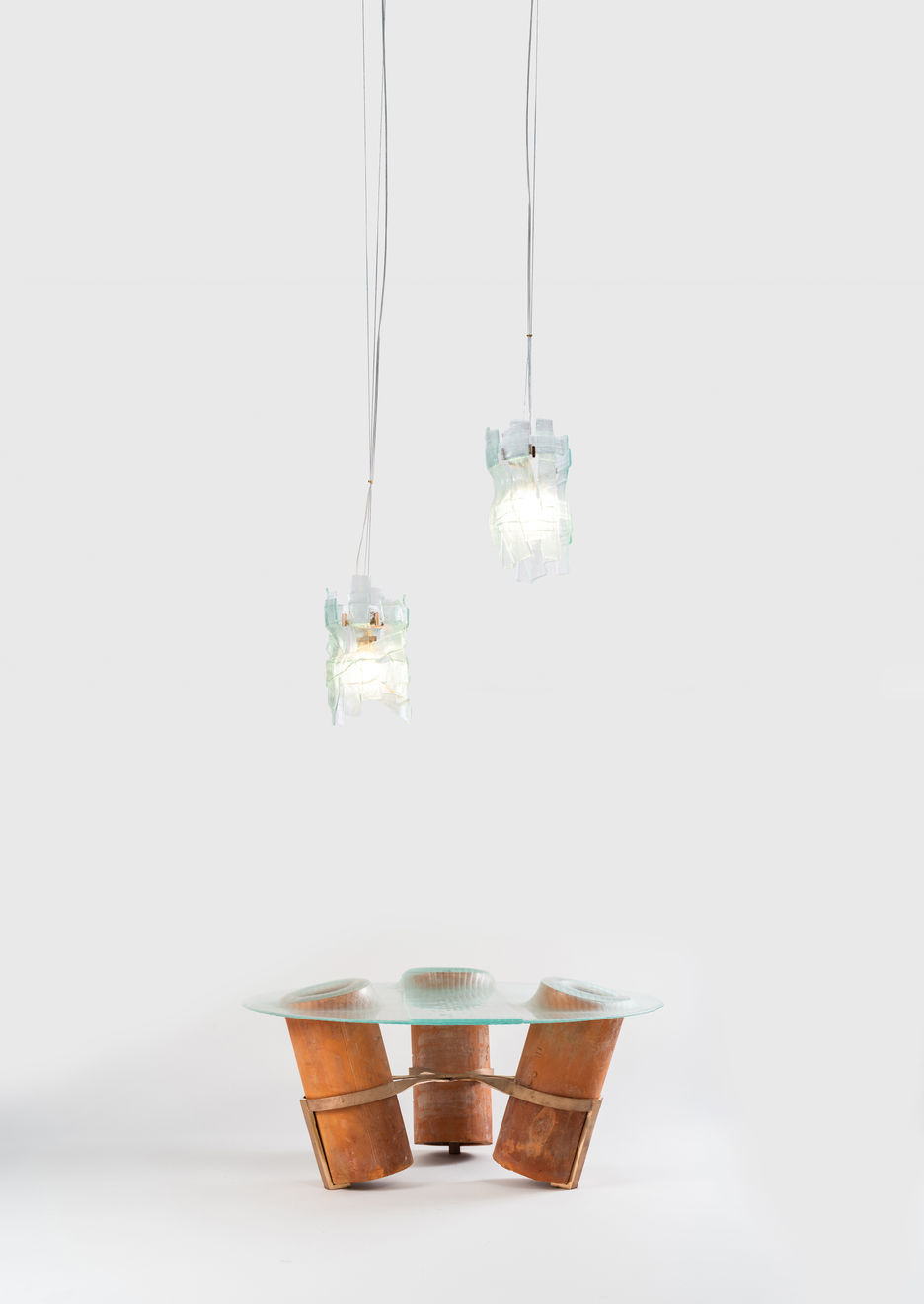 Arnoldas Šliuževičius, Révérences: pendant lamp no. 2 / Reveransai: pakabinamas šviestuvas no. 2, 2024