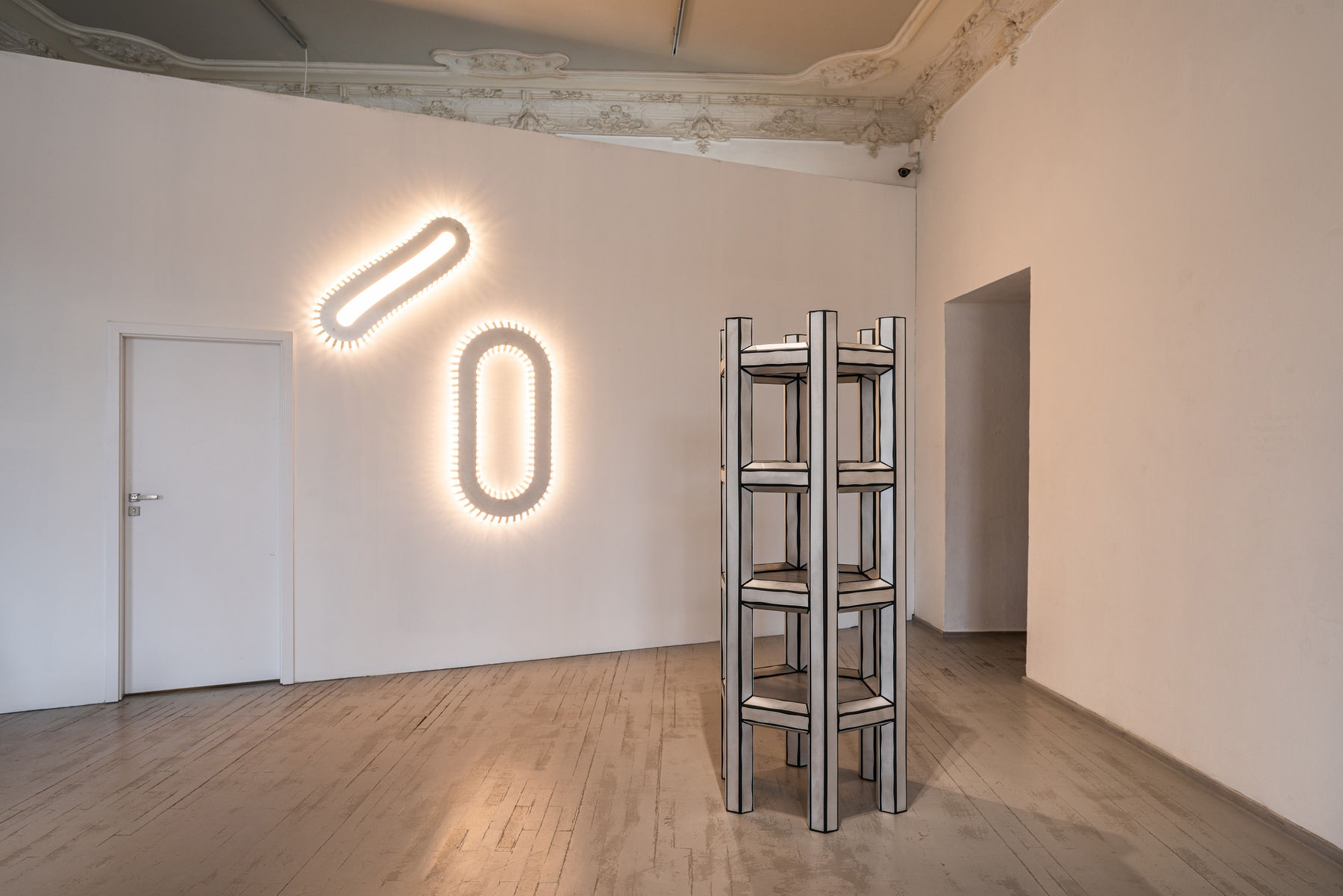 Tijs Gilde (Studio Guilty), ŠEŠIAKAMPĖ / HEX , Lentyna / shelf