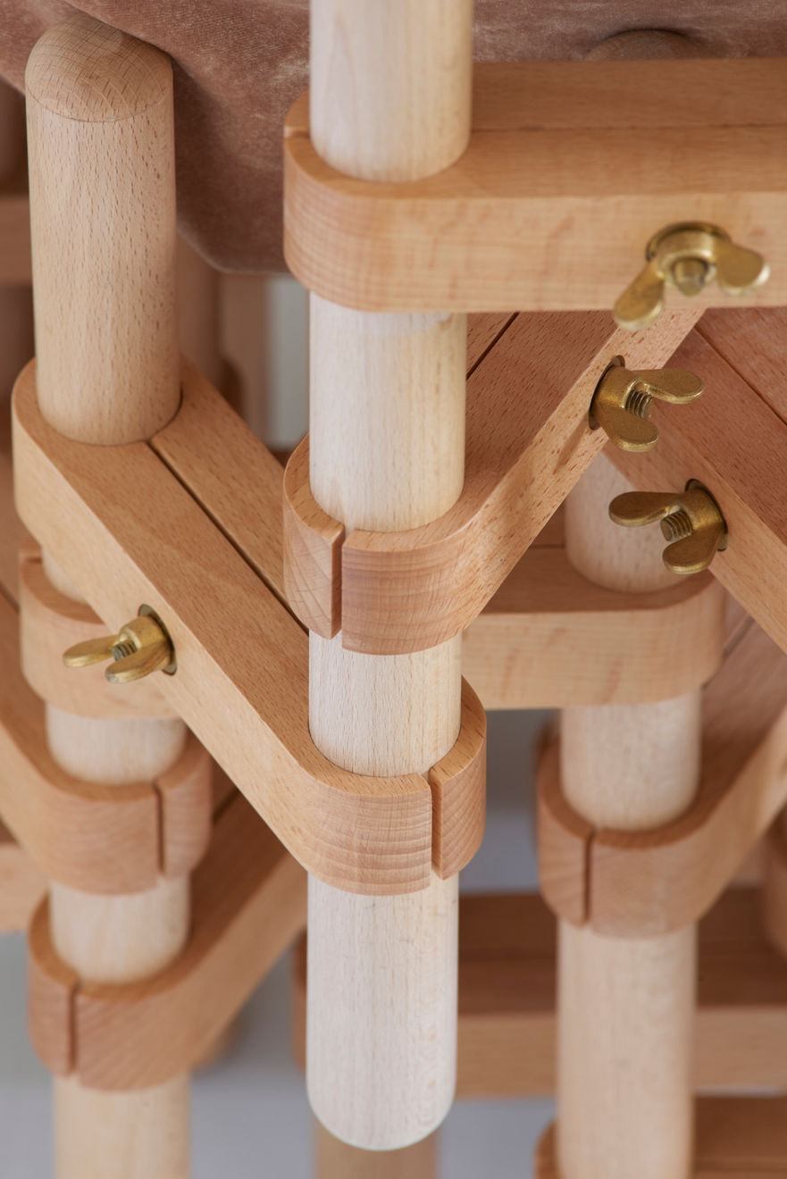 Marija Puipaitė & Vytautas Gečas, Envisioned Comfort, Balno formos kėdė / saddle chair