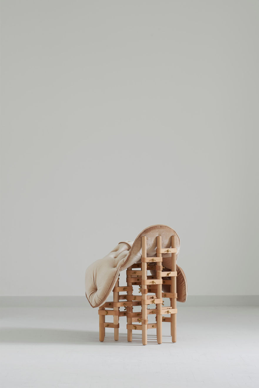 Vytautas Gečas, Collaboration with Marija Puipaitė: Envisioned Comfort , Balno formos kėdė / saddle chair