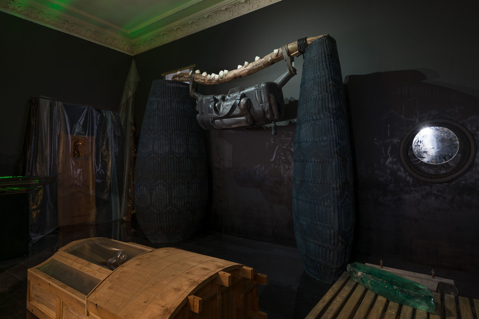 Vytautas Viržbickas, Pora gurkšnių / A Couple of Sips, 2018