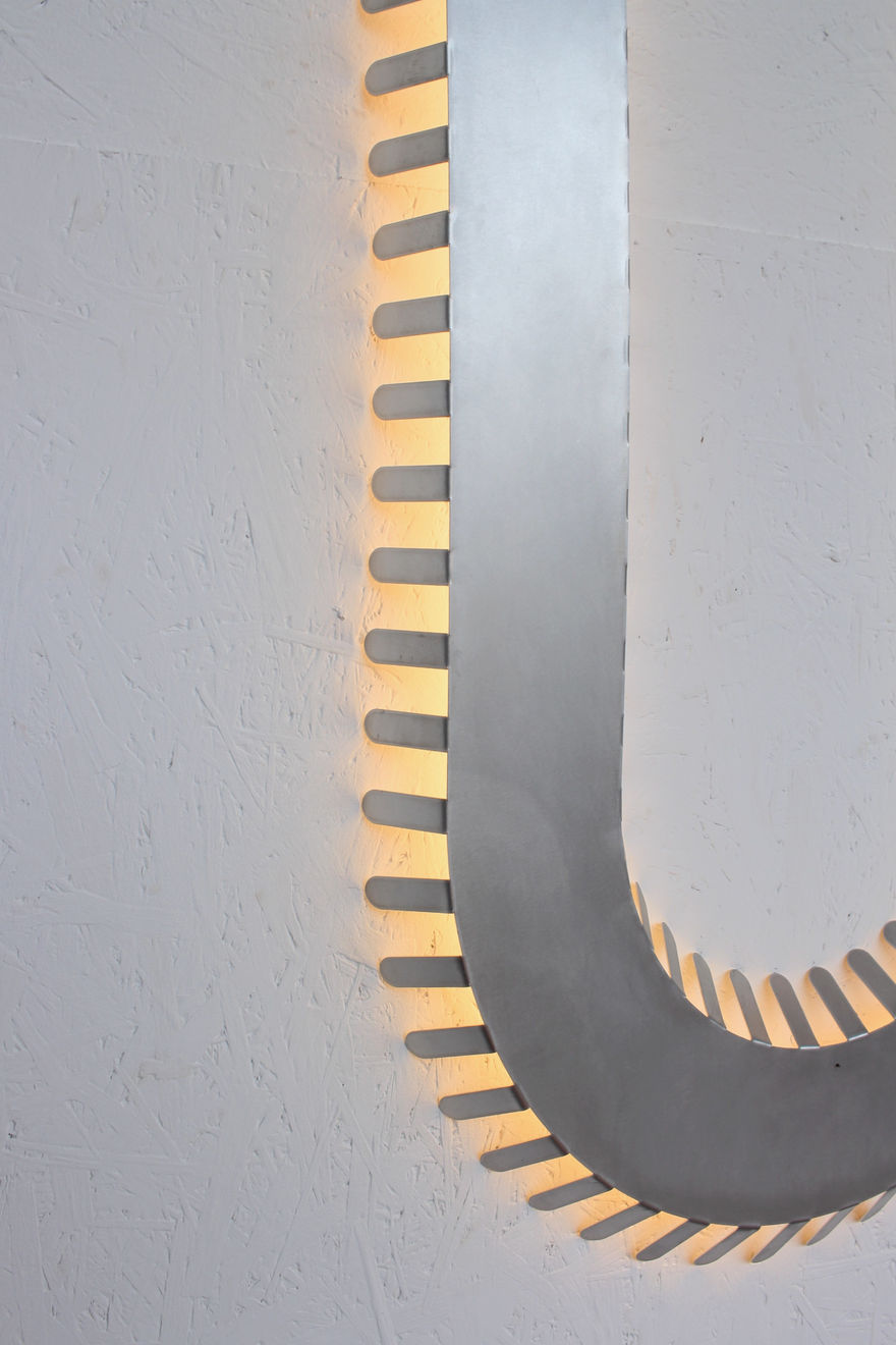 Tijs Gilde (Studio Guilty), DIDELIS / LARGE, Šviestuvas / crawler light