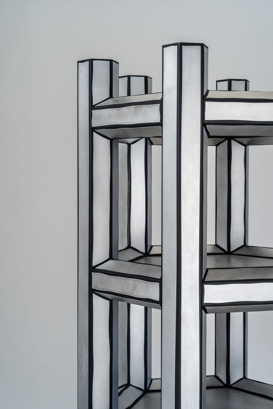 Tijs Gilde (Studio Guilty), ŠEŠIAKAMPĖ / HEX , Lentyna / shelf