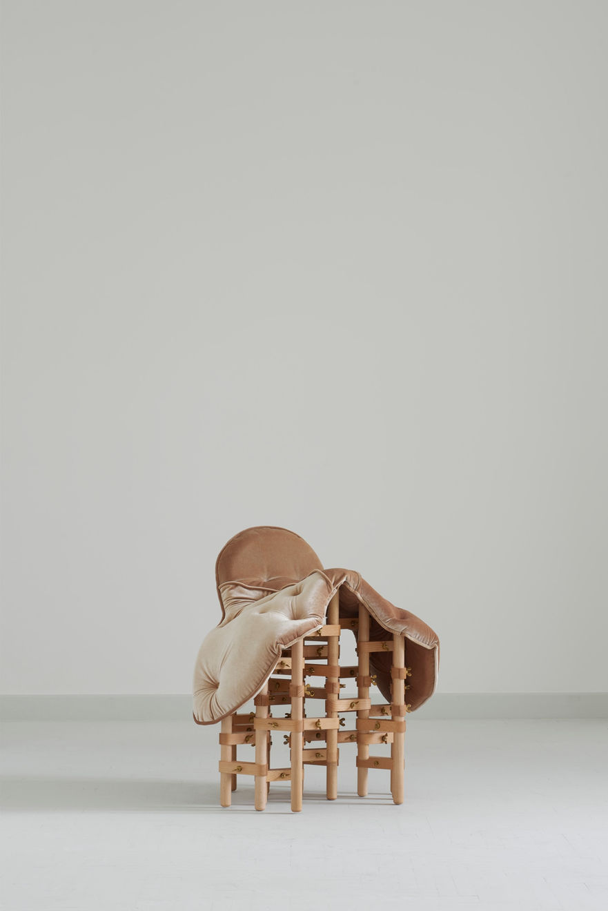 Vytautas Gečas, Collaboration with Marija Puipaitė: Envisioned Comfort , Balno formos kėdė / saddle chair