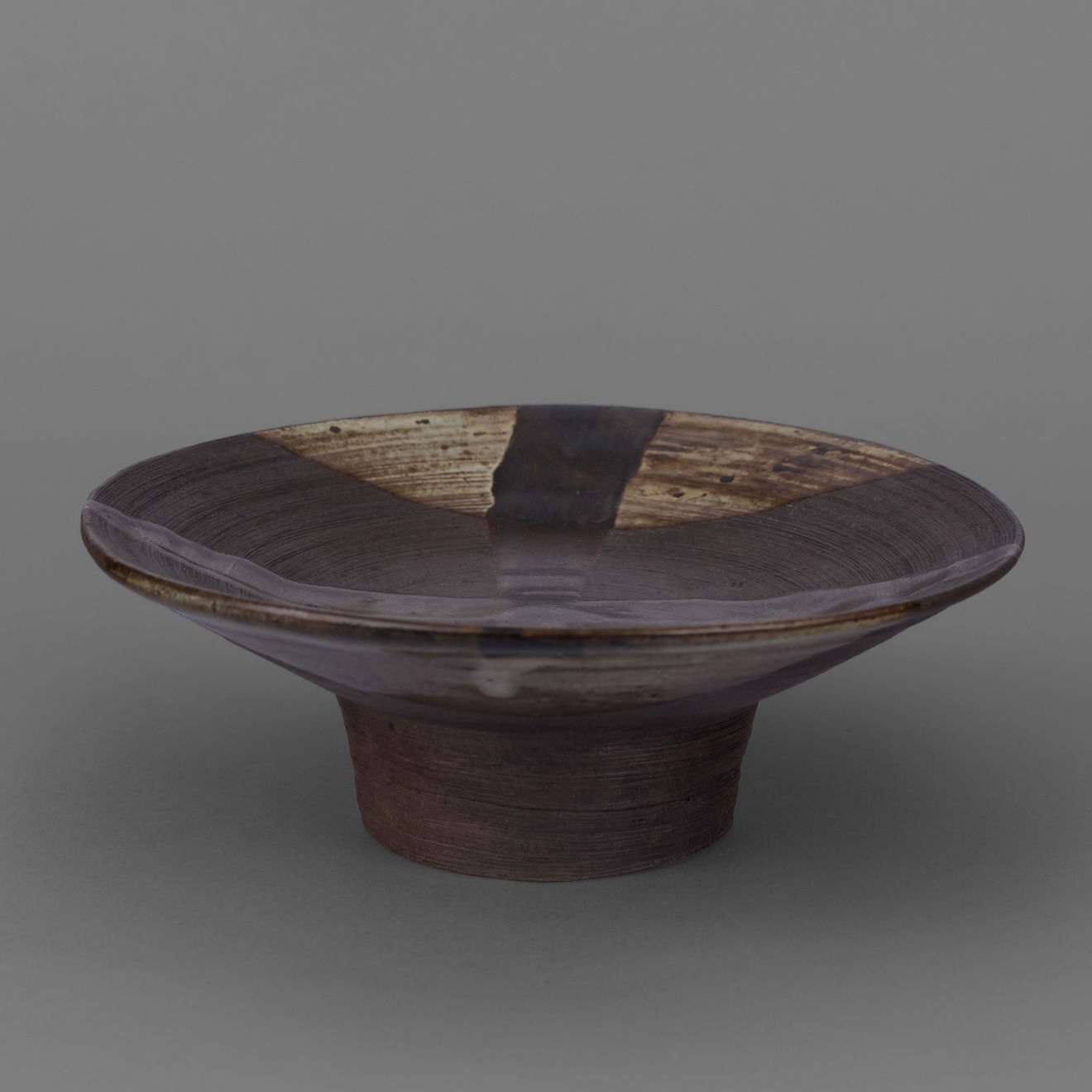 Janet Leach, Footed dish