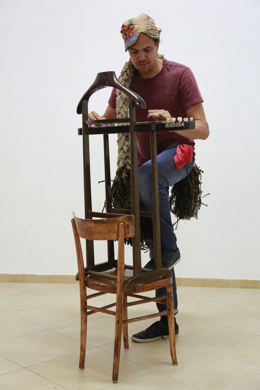 Tryin' to get ready , musical performance by Justin Randolph Thompson with contribute of Leon Jones