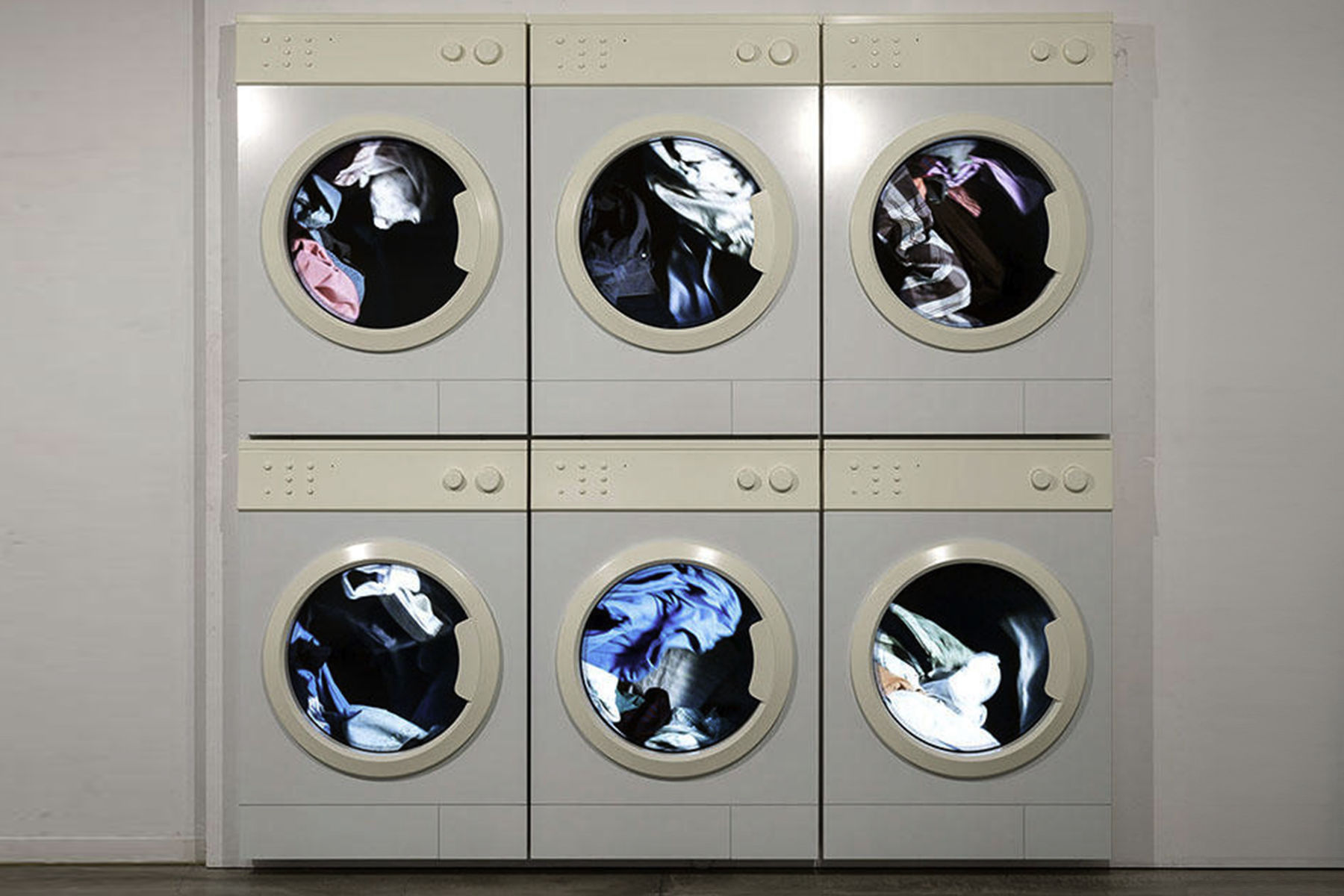 Leandro Erlich, “Laundry”, 2018