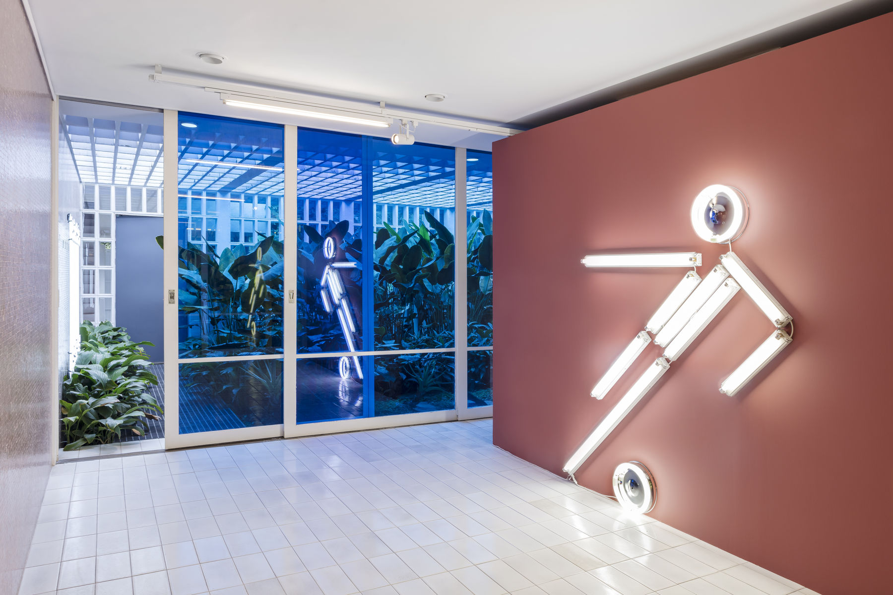 Iván Navarro, vista da exposição 