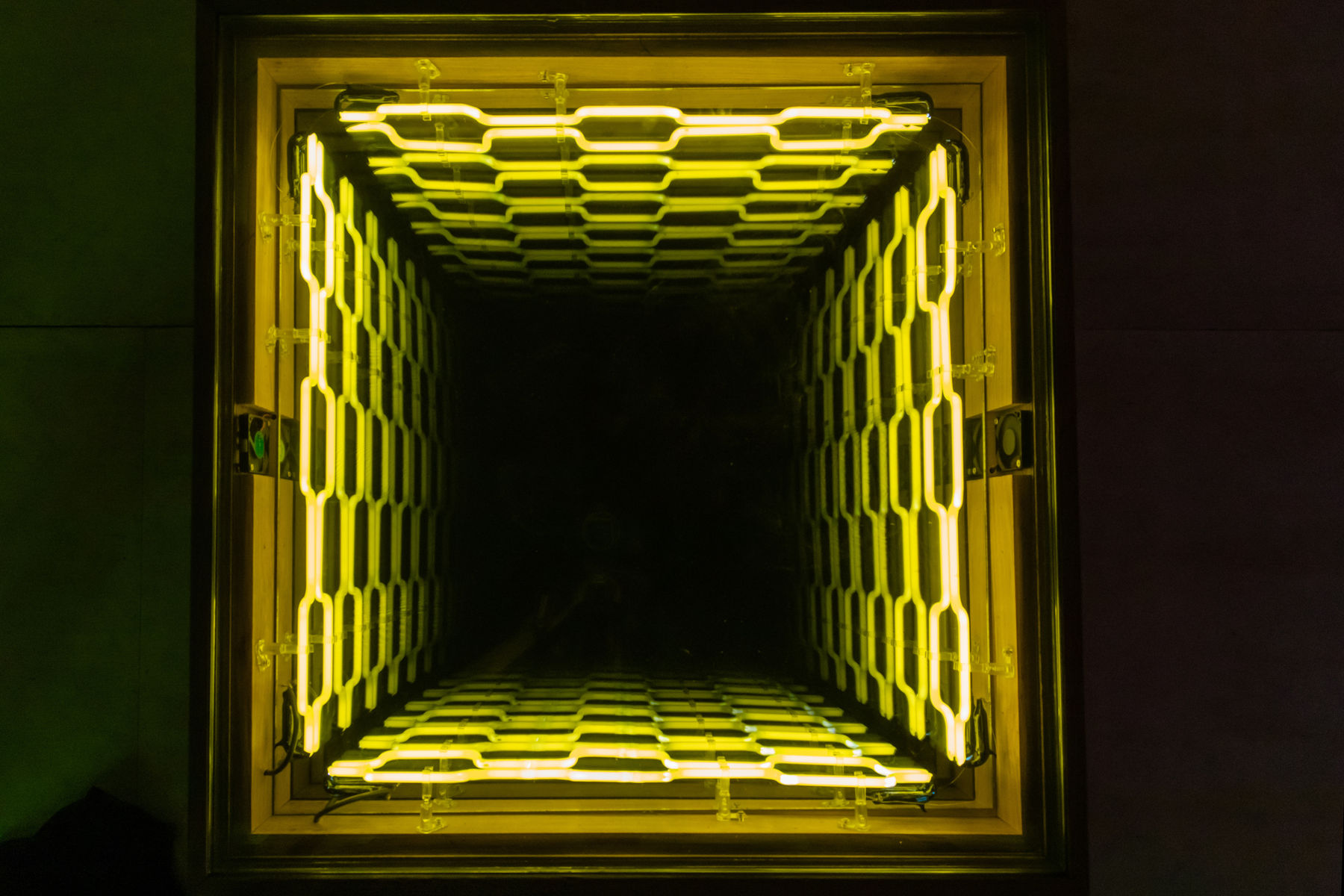 Iván Navarro, Chaminé (Amarela) | Chimenea (Yellow) , 2020