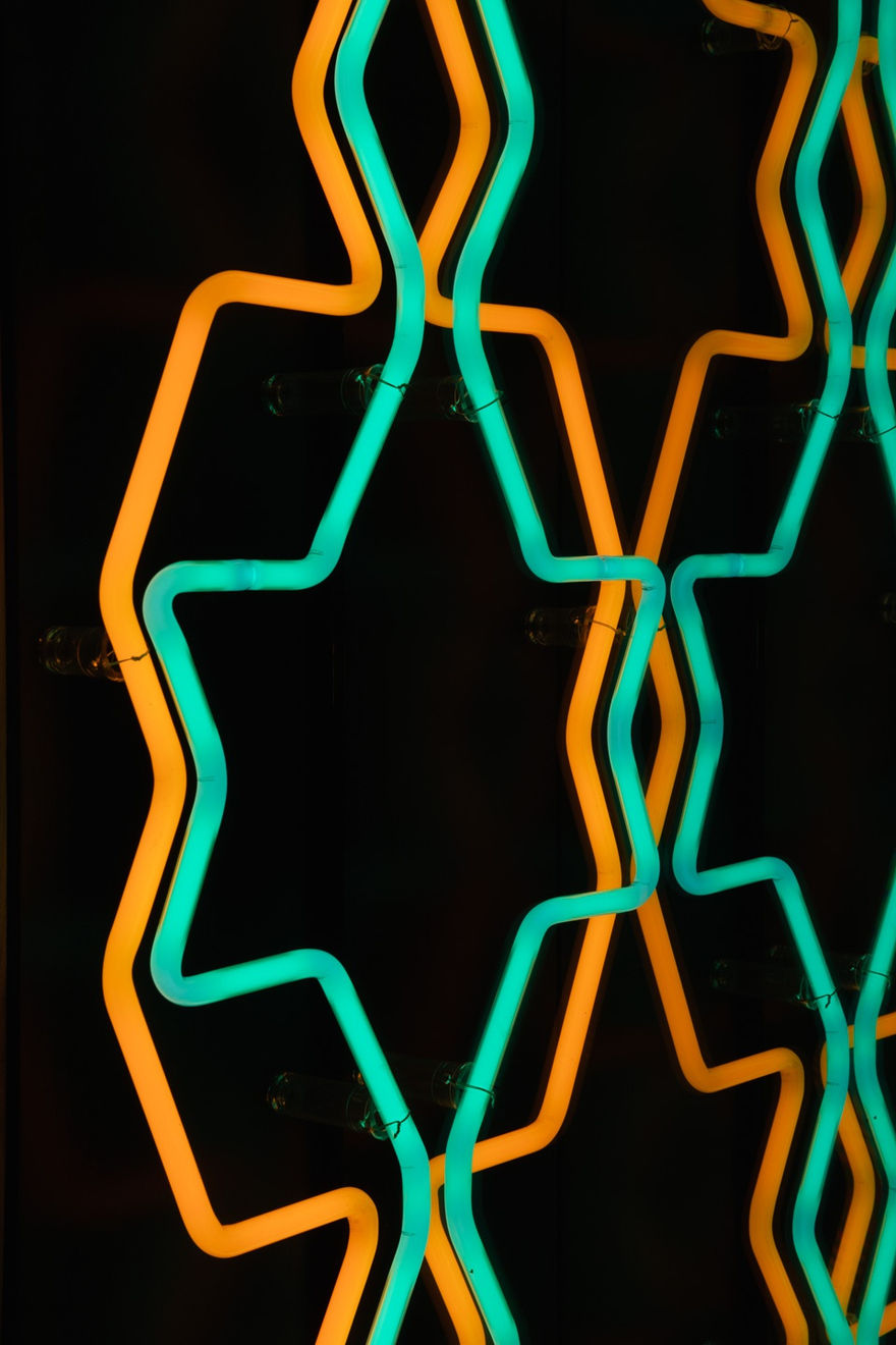 Iván Navarro, Arabesque, 2023