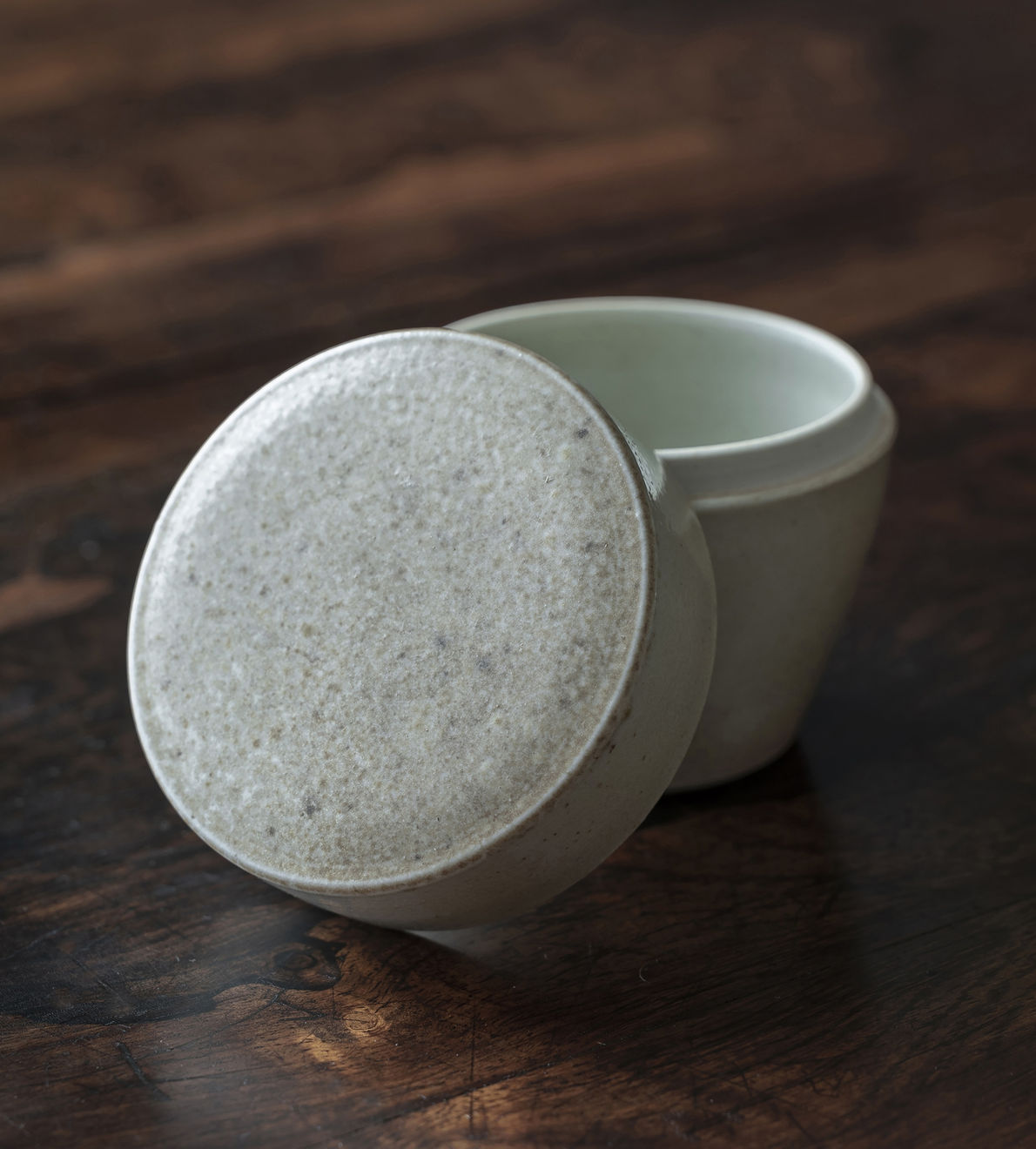 Gwyn Hanssen Pigott, Lidded pot, 1995