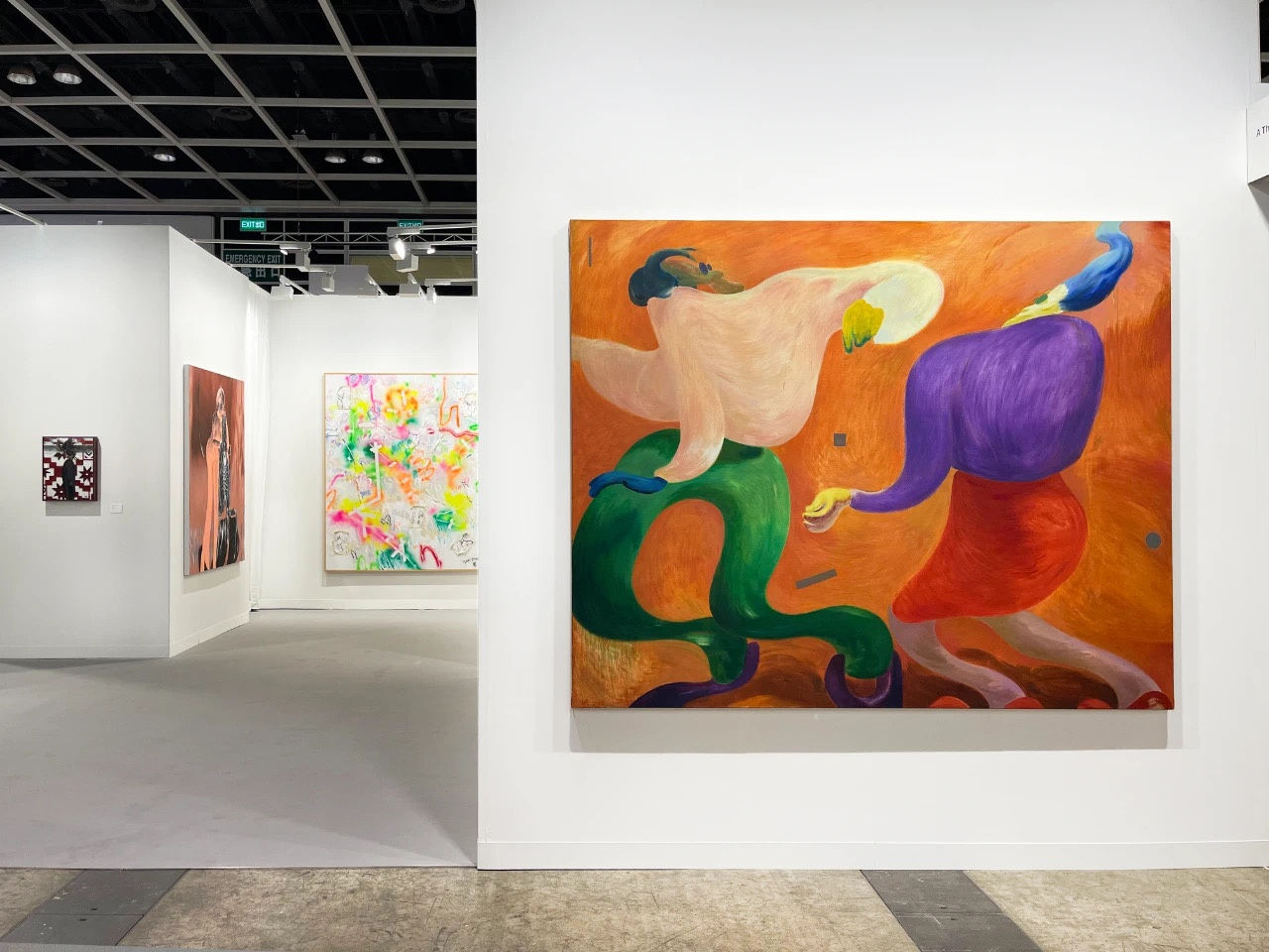 (R) Zhai Liang, Ballroom Next to the Research Institution, Oil on canvas, 185 × 231 cm, 2025 (右) 翟倞，研究所旁边的舞厅，布面油画，185 × 231 cm，2025