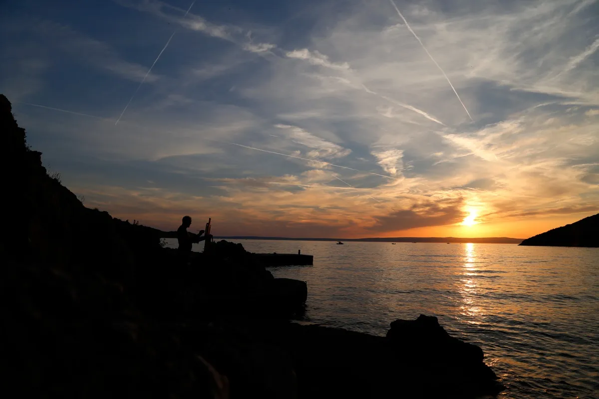 Gerard Byrne plein air painting Kozica Beach Rab island Croatia photo credit Agata Byrne