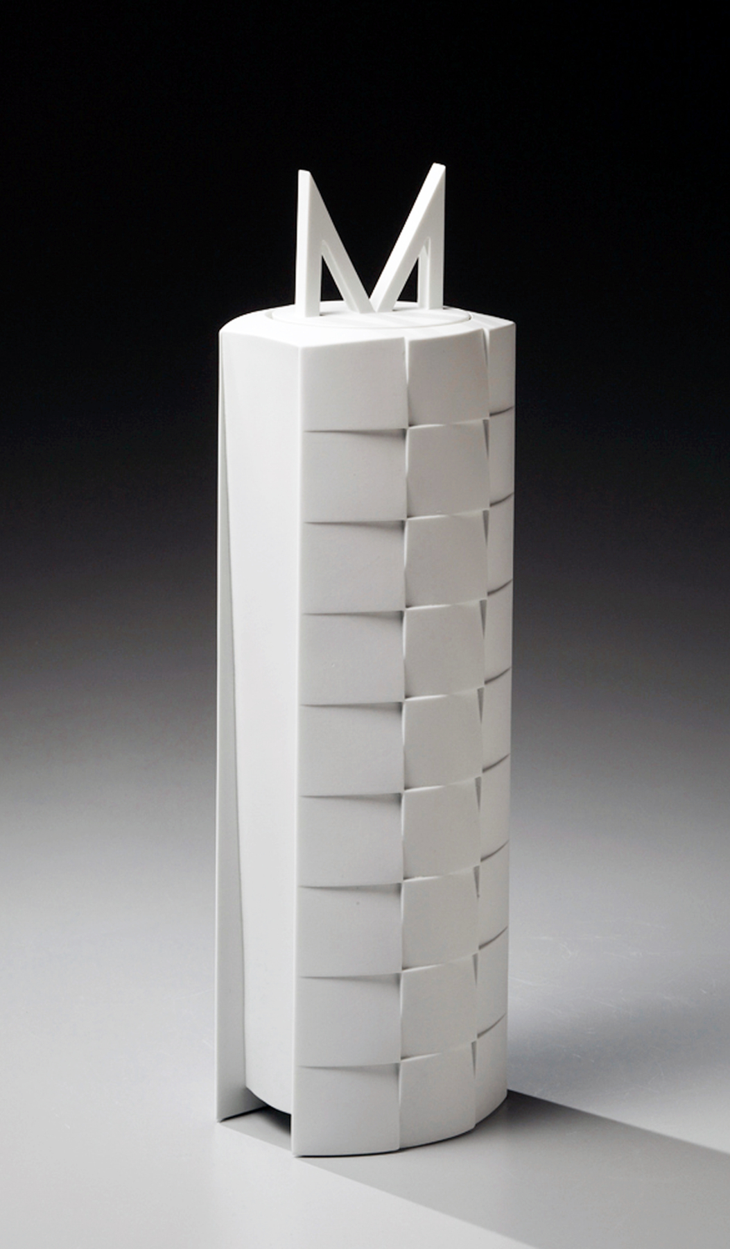 Wada Akira, Japanese glazed porcelain, Japanese covered vessel, ca. 2012