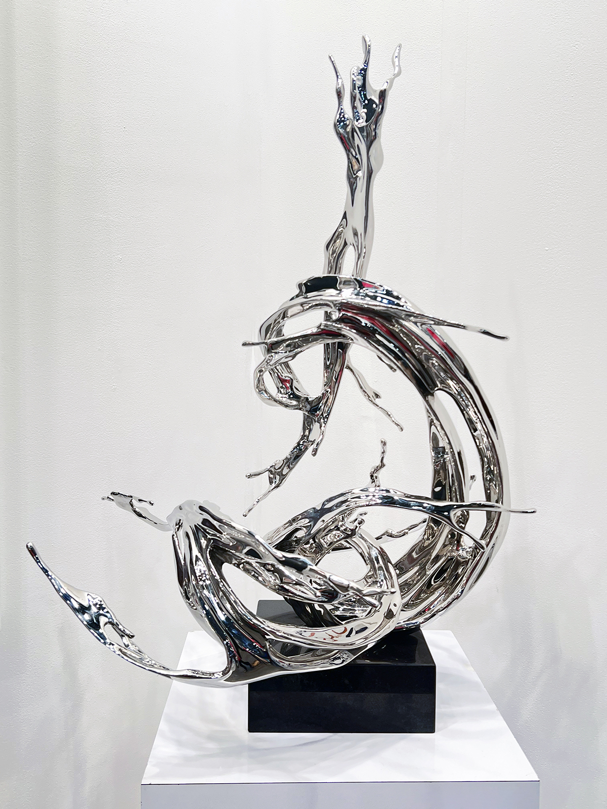 Ripple, 2023, stainless steel, 29.9 x 23.6 x 20.5 inches/76 x 60 x 52 cm