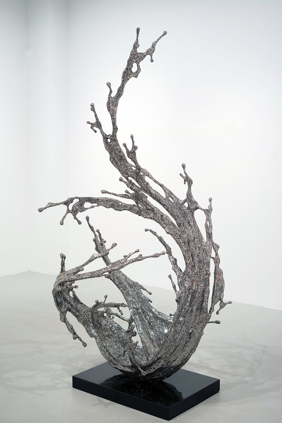 Water in Dripping - Andromeda, 2022, stainless steel, 86.6 x 50 x 36.6 inches/220 x 127 x 93 cm