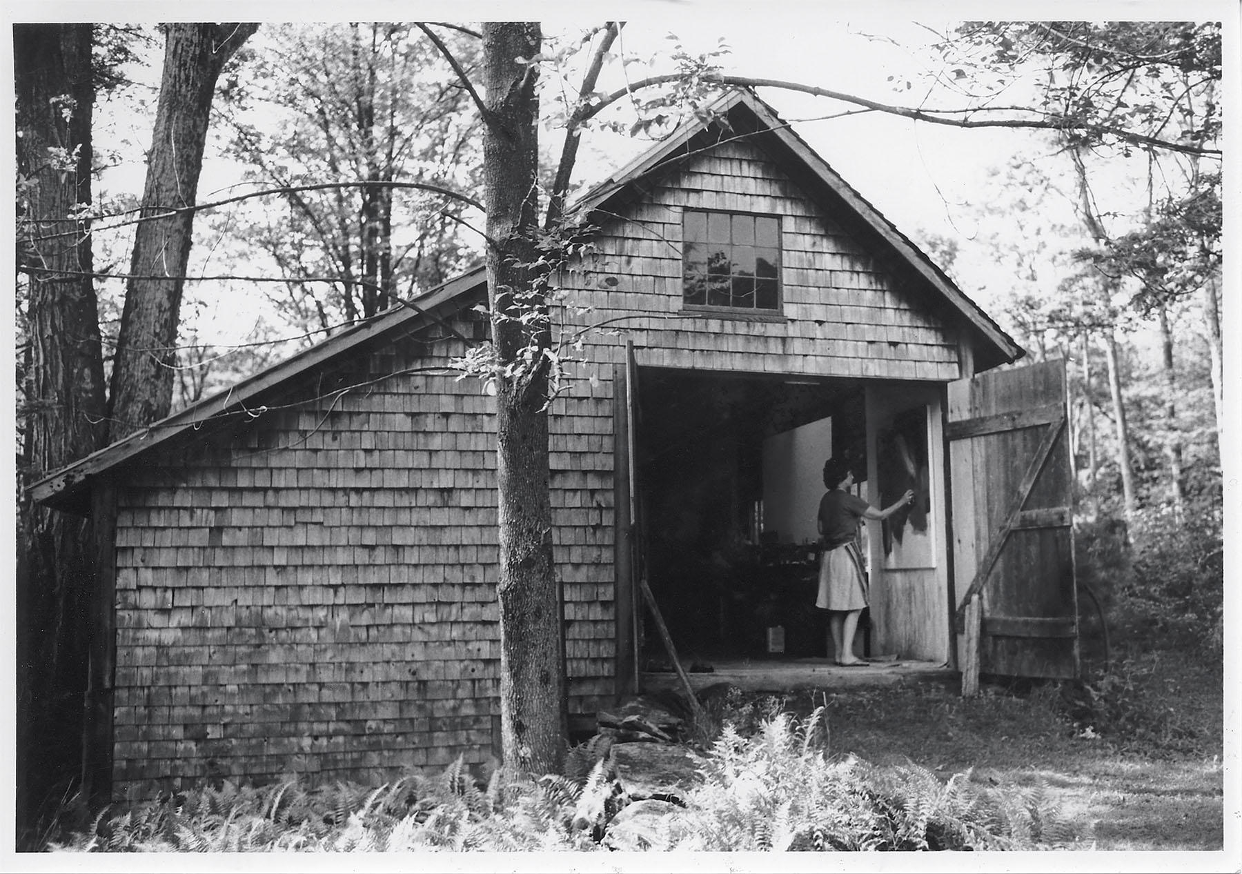 Emily working on Midnight Slant in her Vermont studio, 1986. Photographed by Jean E. Davis.