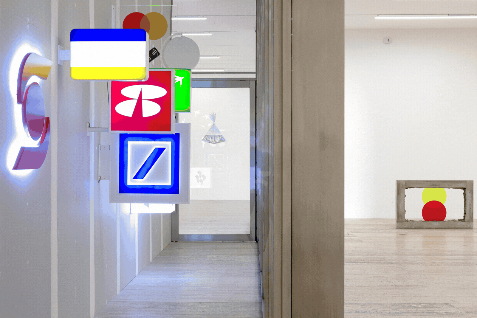 Vista de instalaci&amp;oacute;n de Gabriel Kuri: Forecast, Museo Jumex, Ciudad de M&amp;eacute;xico, 2023