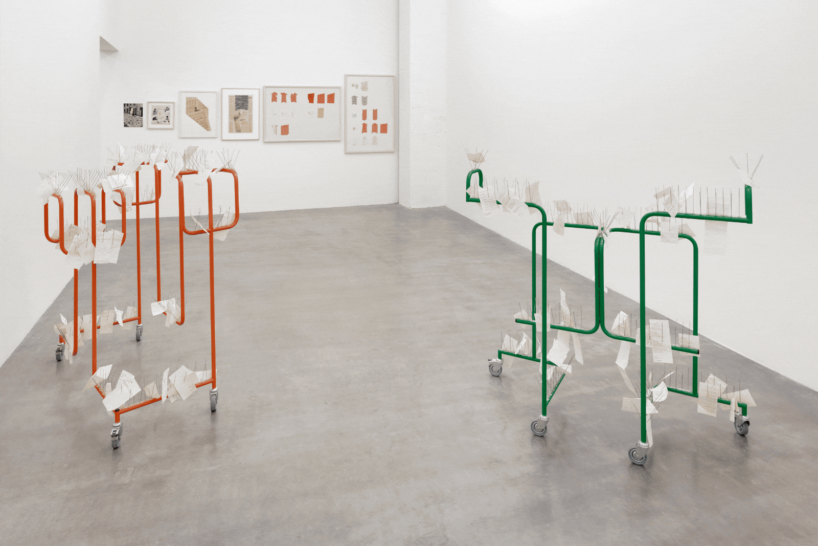 Vistas de instalaci&amp;oacute;n de Gabriel Kuri: Sorted, Resorted, WIELS Contemporary Arts Center, Bruselas, 2019