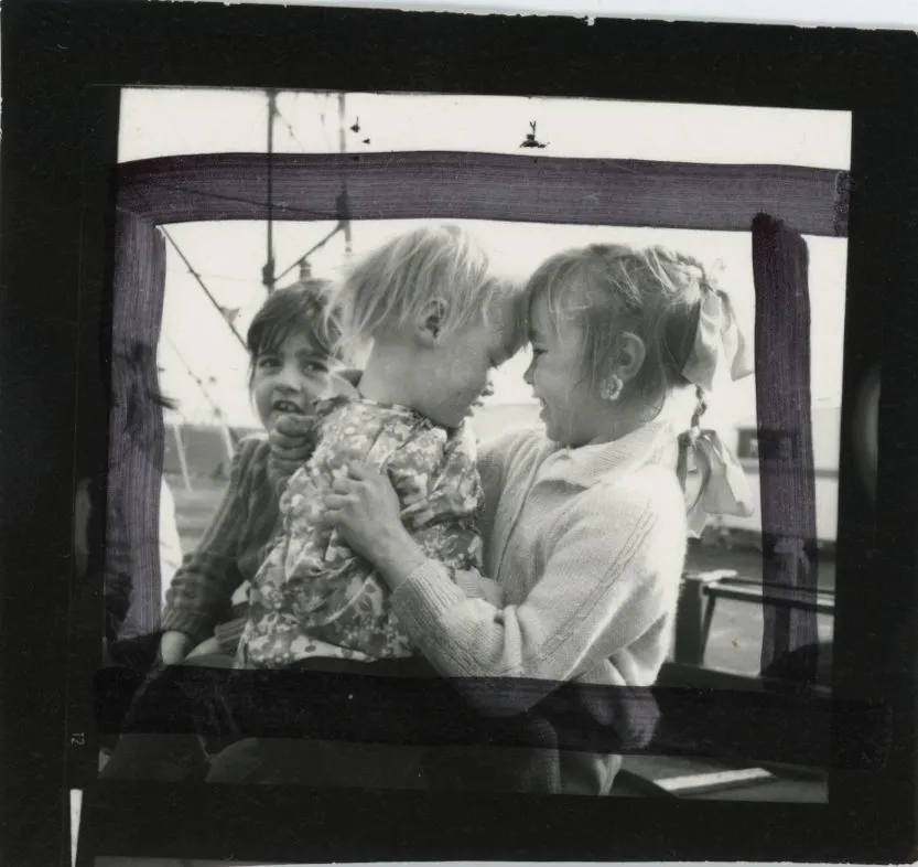 Jo Spence, Contact print - Gypsies (young children), 1974