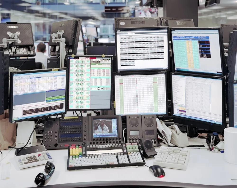 Simon Roberts, Trading Floor of Lloyds Banking Group, City of London, 2011, 2011