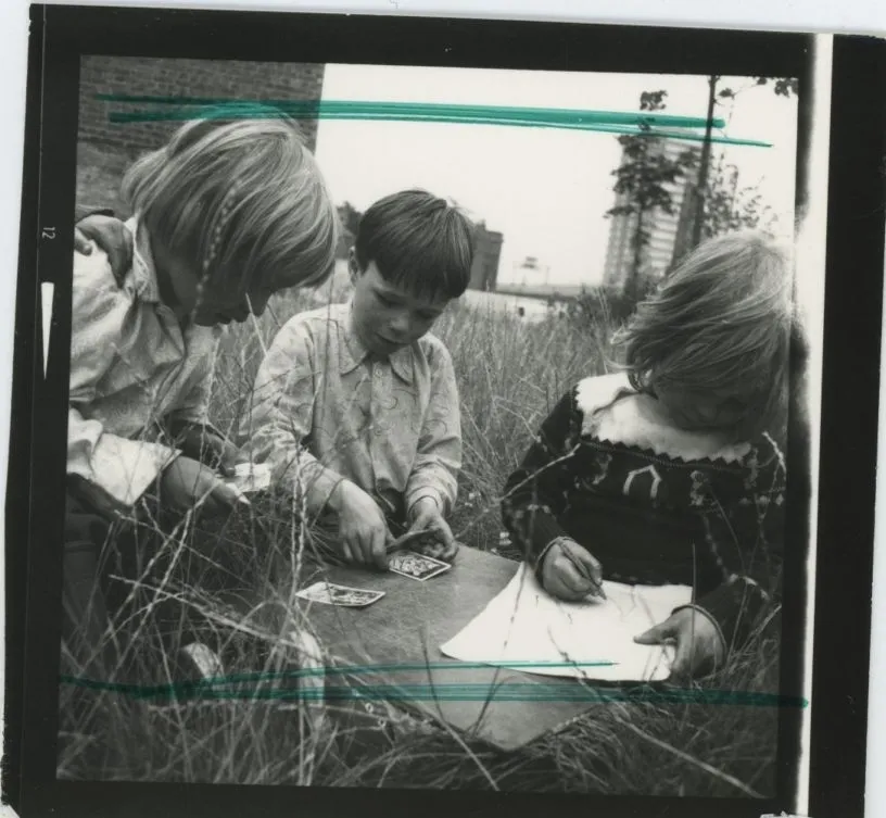 Jo Spence, Contact print - Gypsies, 1974