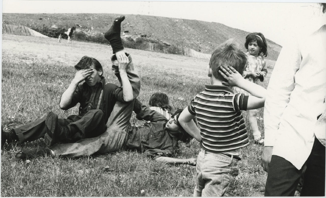 Jo Spence, Gypsies (boys play fighting), 1974