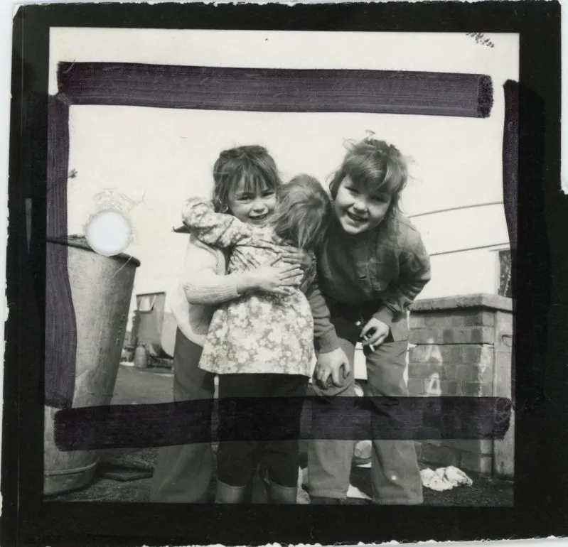 Jo Spence, Contact print - Gypsies (young children), 1974