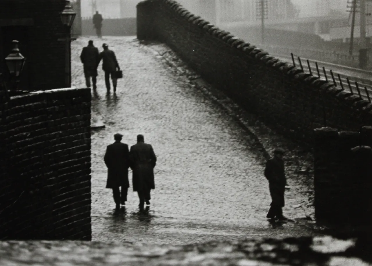 Colin Jones, Workers arriving, Swan Hunter Ship Yard, Wallsend, Newcastle (Changing Shifts), 1963