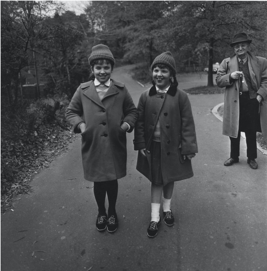 Diane Arbus, Two girls with their grandfather in Central Park, N.Y.C 1962, 1962