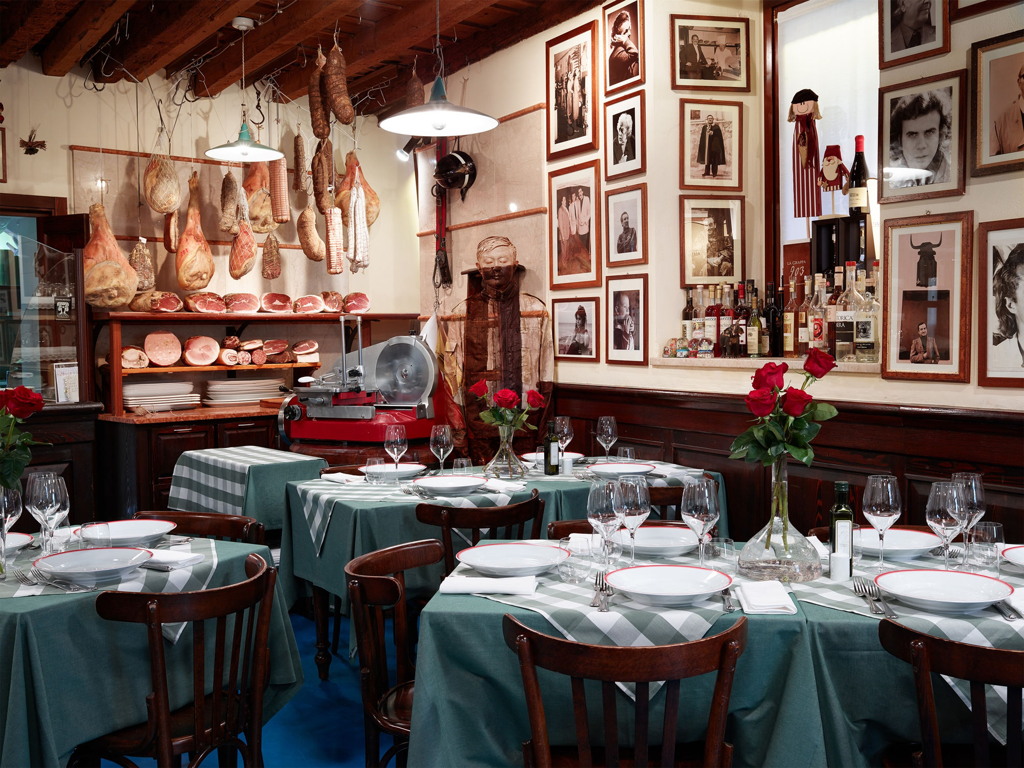 Liu Bolin Lifestyle. Food (medium) Photograph 90 x 120 cm