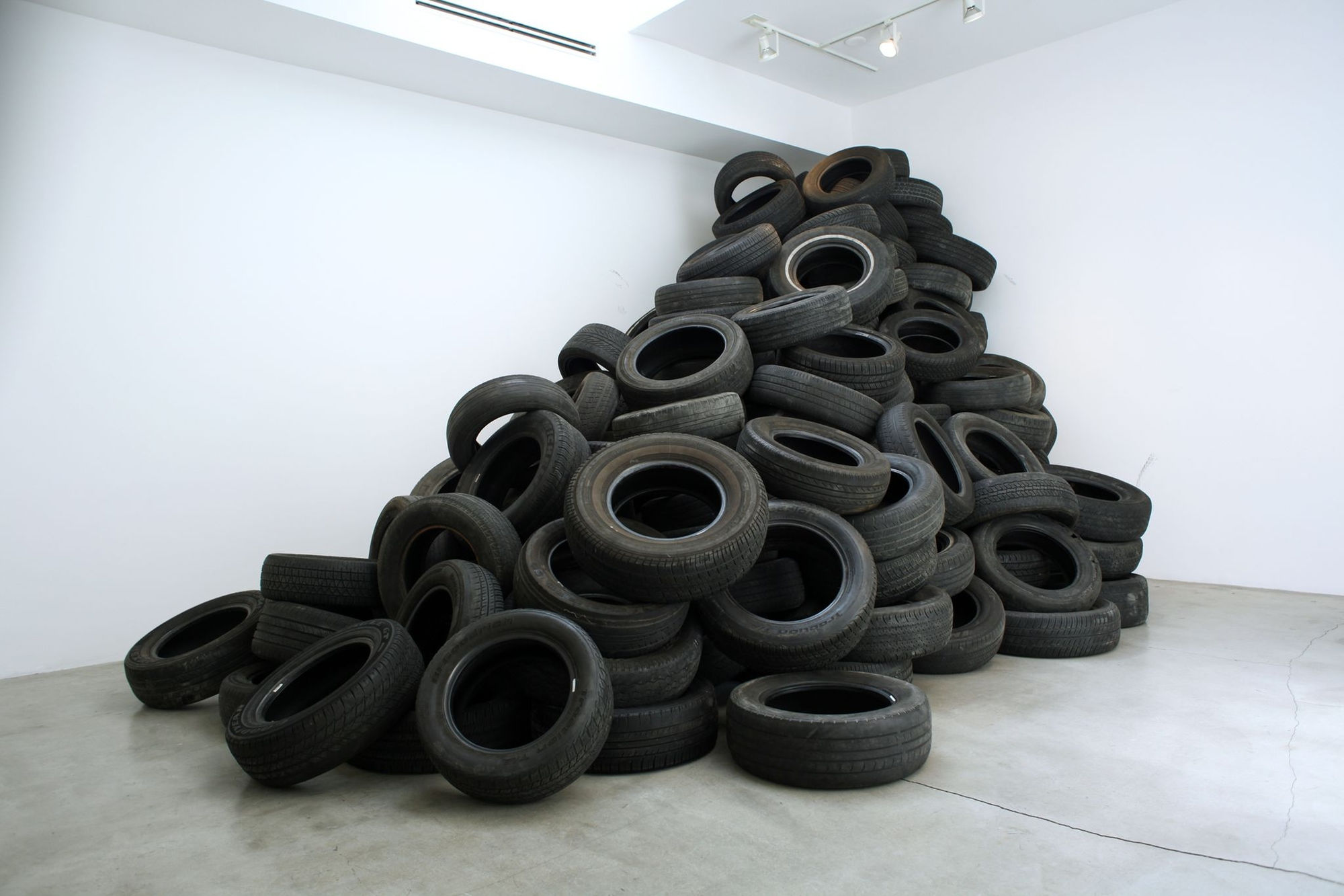Donnie Molls, Tire Pile Installation, 2012